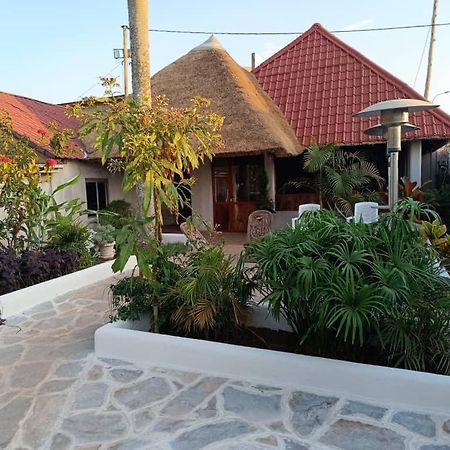 Mia Safari Lodge And Restaurant Ентеббе Екстер'єр фото