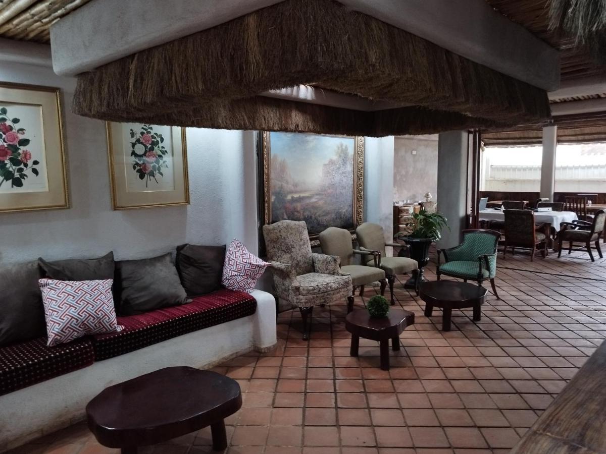 Mia Safari Lodge And Restaurant Ентеббе Екстер'єр фото