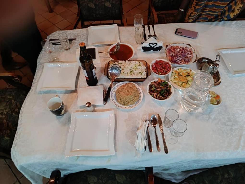 Mia Safari Lodge And Restaurant Ентеббе Екстер'єр фото