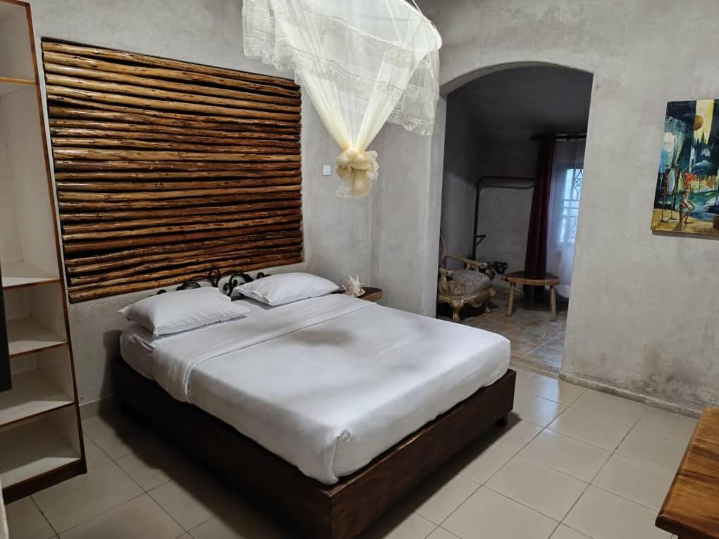 Mia Safari Lodge And Restaurant Ентеббе Екстер'єр фото