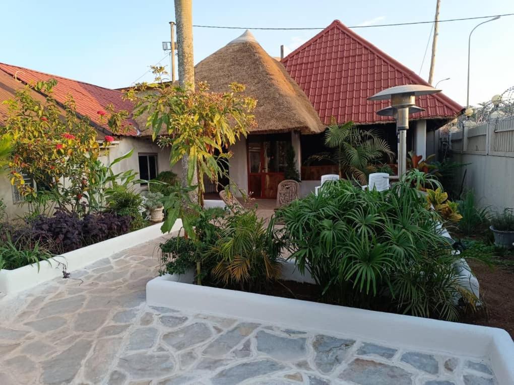 Mia Safari Lodge And Restaurant Ентеббе Екстер'єр фото
